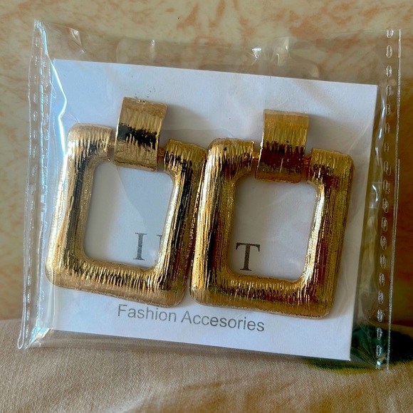 💛Fashion Square Earrings 💛 - Picture 2 of 3